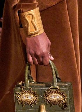 欧美复古小众设计金属条纹钥匙锁孔浮雕感开口手镯重工时尚手环潮