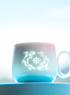 山水间好运锦鲤渐变玲珑杯景德镇陶瓷文创马克杯女男生日礼物杯子