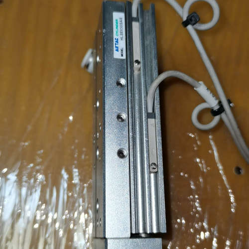 亚德客滑台气缸HLS8X50SAS，拆机配件，成色如图，功能议价。