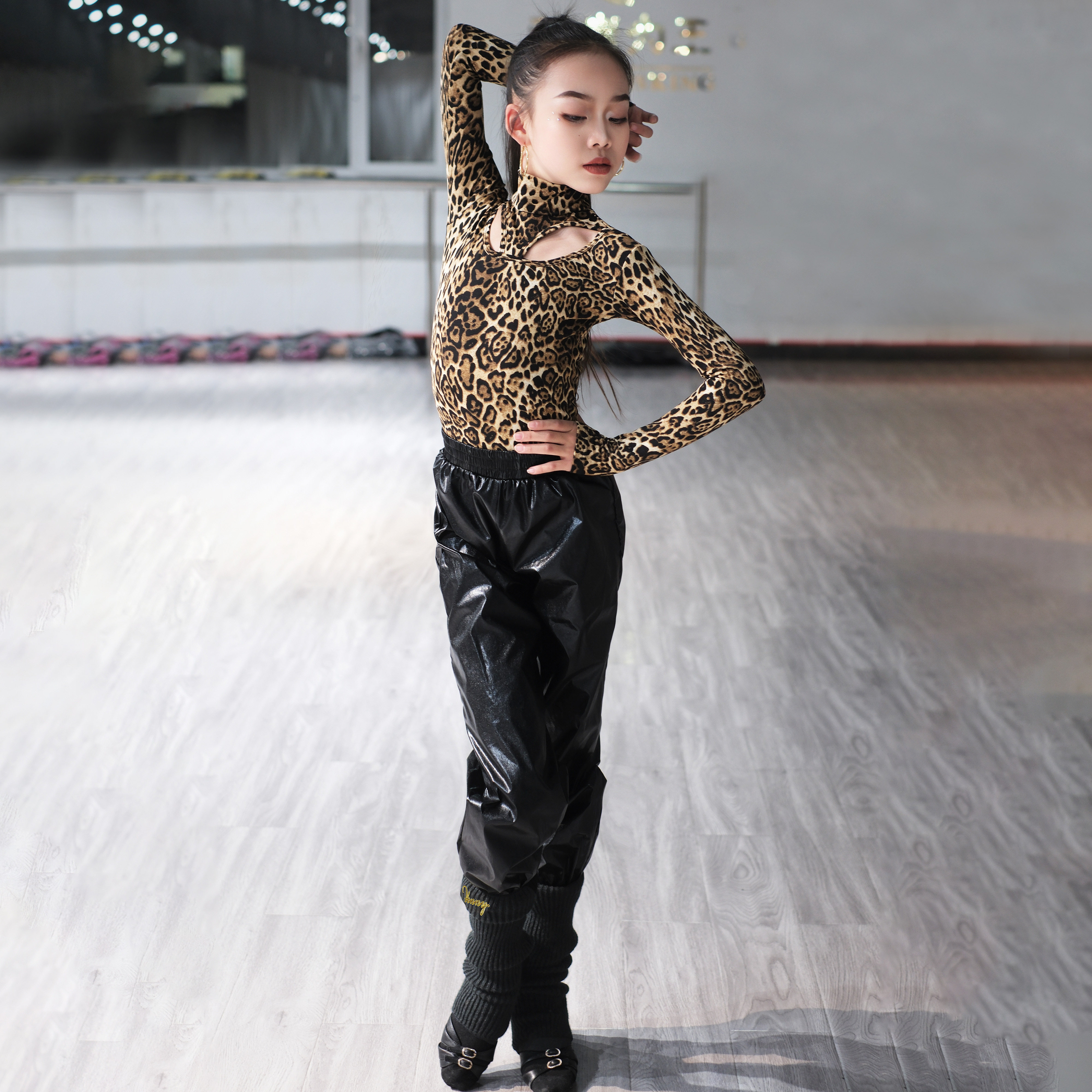 Venny薇妮拉丁舞服【光芒绽放】女童练功服豹纹上衣漆皮裤暴汗裤,运动/瑜伽/健身/球迷用品,拉丁舞练习套装,淘宝优惠券,粉丝福利购,淘宝优惠卷