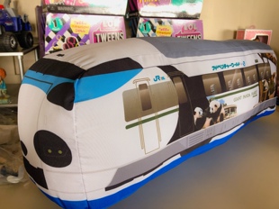 特价出口日本库存毛绒抱枕沙发靠垫电车公交车熊猫大巴消防车玩具