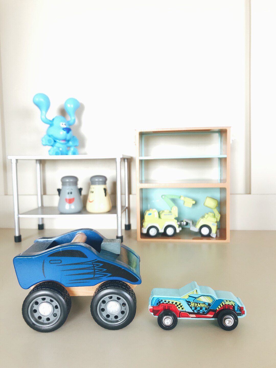 特价捡漏好品质实木大脚怪卡车赛车模型儿童宝宝玩具礼物