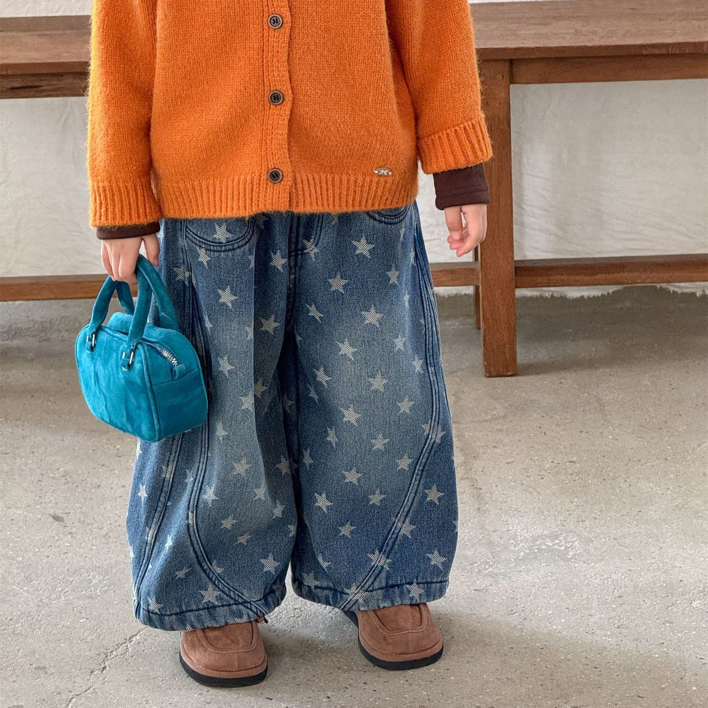 女童时尚星星设计款直筒牛仔裤