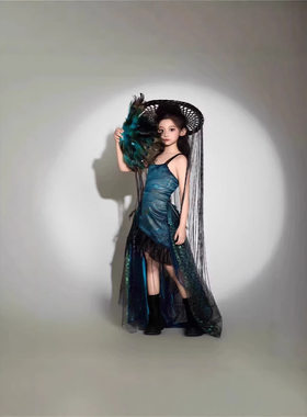 中国风孔雀羽毛锦缎女童走秀潮服