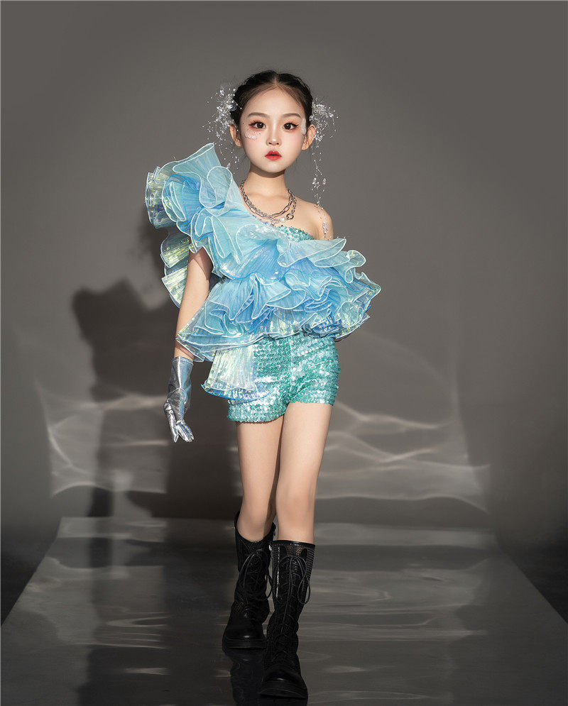 女童夸张潮服梦幻蓝荷叶边影楼模卡写真模特t台走秀时尚演出礼服