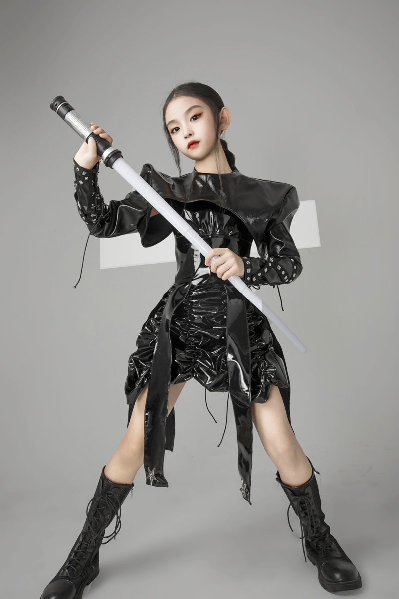 女童连体皮裙黑色皮革宇宙风