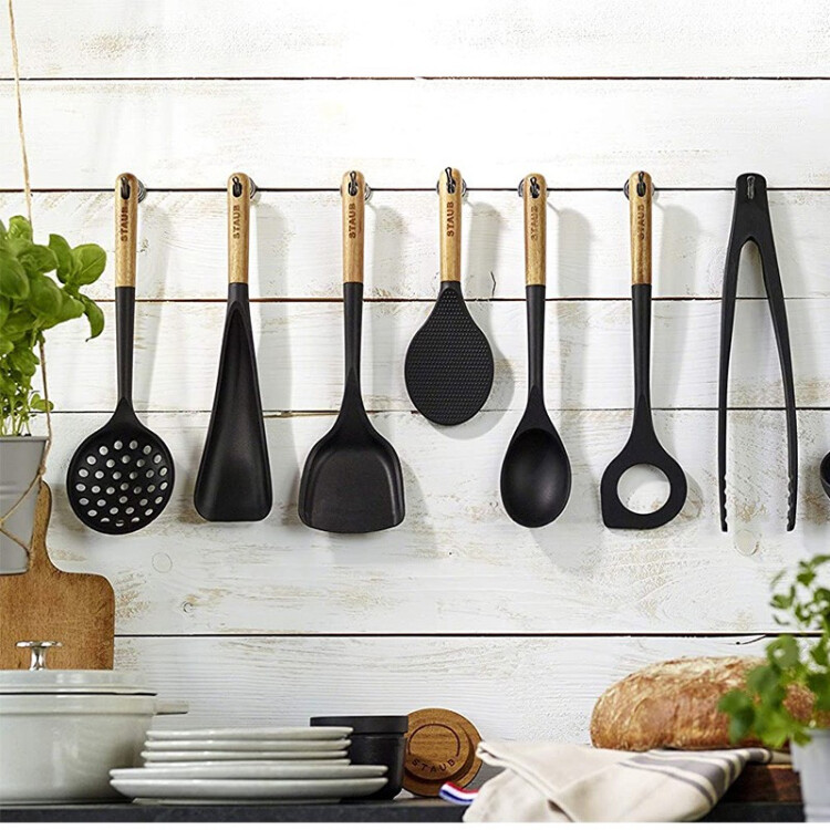 Staub珐宝木柄硅胶厨房炊具
