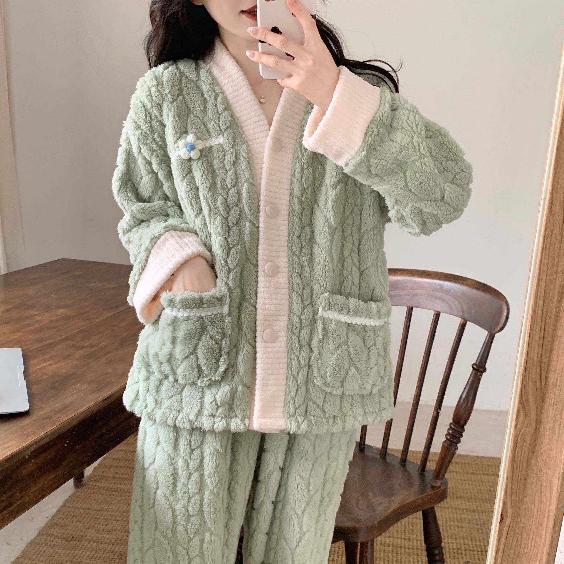 新款珊瑚绒睡衣女冬季加绒加厚