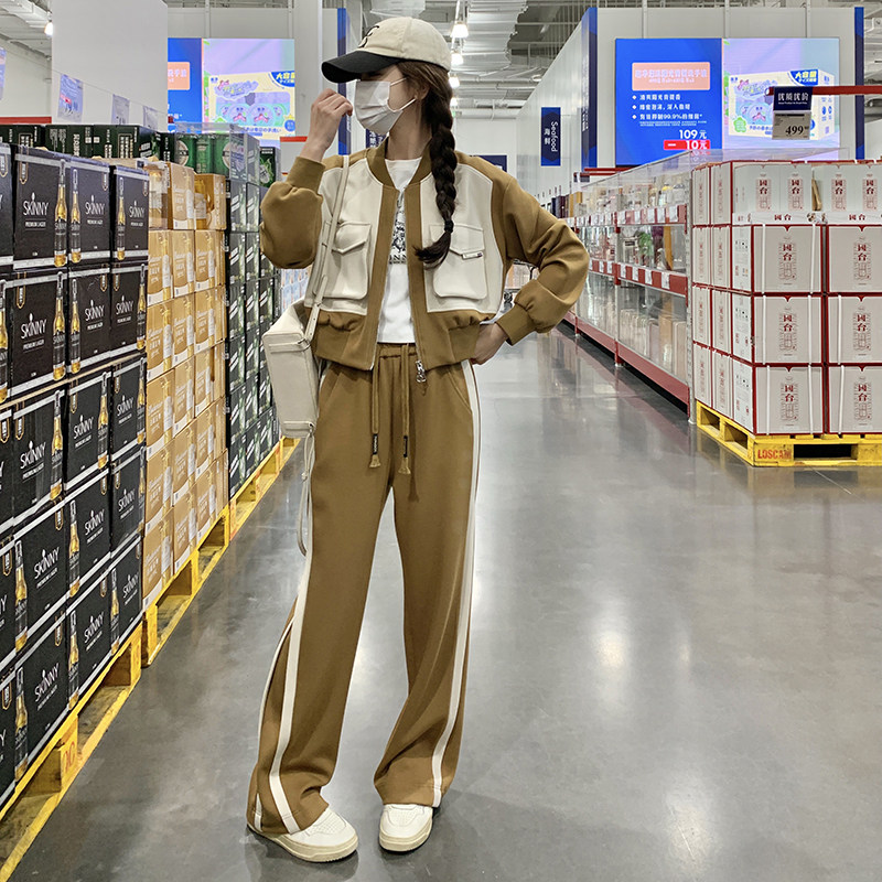 浅咖色休闲运动套装2025年秋季新款慵懒风棒球服外套阔腿裤两件套，女装运动套装，惟卡贝娜