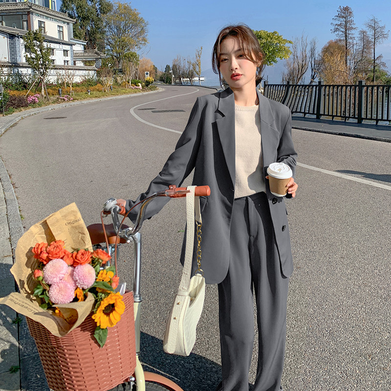 深灰色女士小西装女春秋2025新款韩版修身气质设计感高端西服,女装西装,惟卡贝娜
