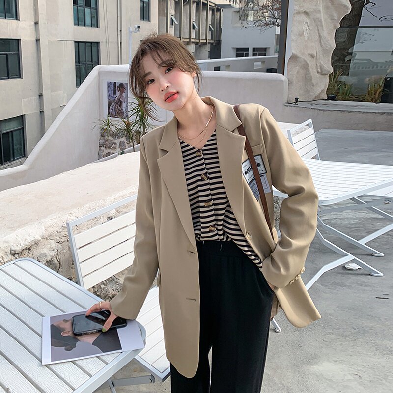 港风复古咖色西装上衣外套女休闲宽松显瘦短款小西服2025早秋新款，女装西装，惟卡贝娜