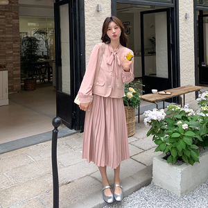 超火绝美穿搭粉色小香风马甲配连衣裙女春2025高级千金感长裙图片