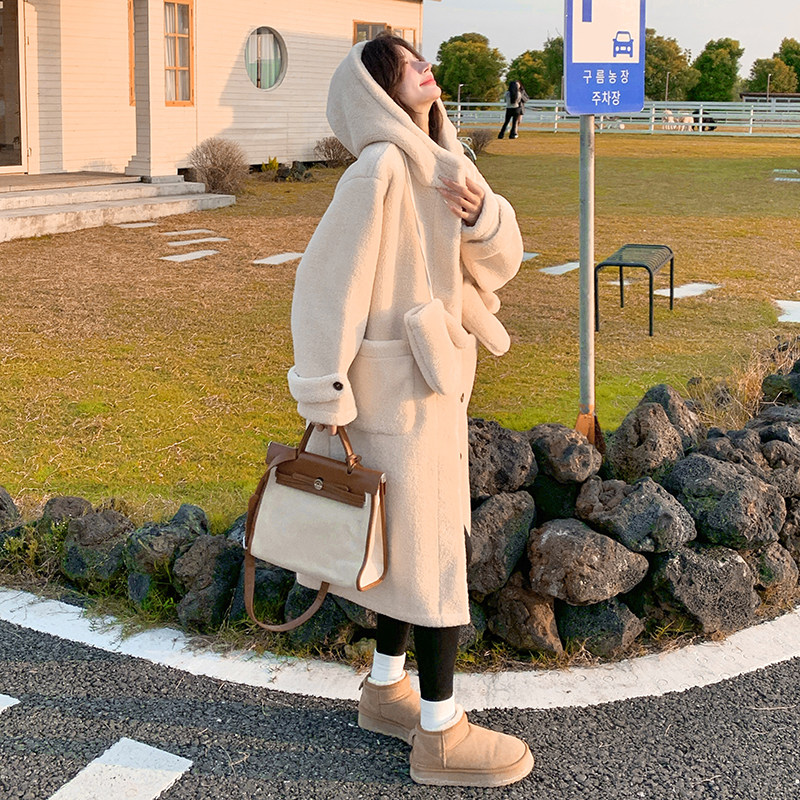 韩版连帽中长款羊羔毛大衣女2025年冬季新款显瘦加厚皮毛一体棉服,女装毛呢外套,惟卡贝娜