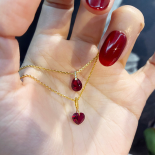 轻奢简约人造仿真红宝石水滴爱心项链女金色心形锁骨链彩宝鸽血红