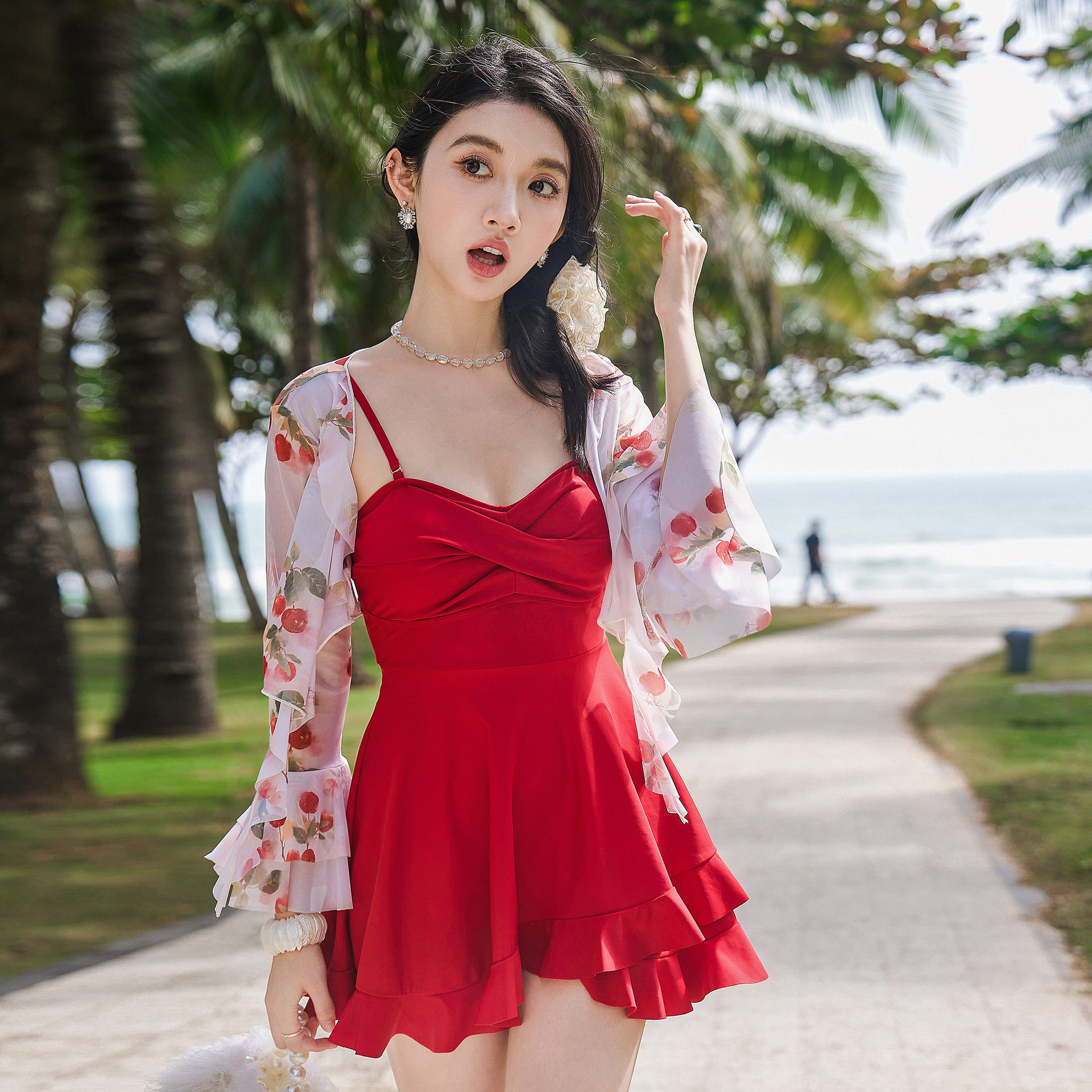 时尚泳衣新款小胸聚拢遮肚显瘦平角裤防晒沙滩温泉连体泳装两件套