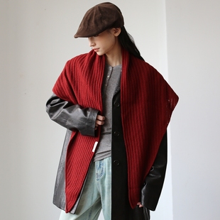 慵懒复古纯色红披肩女士围巾两穿秋冬羊毛大三角巾高级感气质百搭