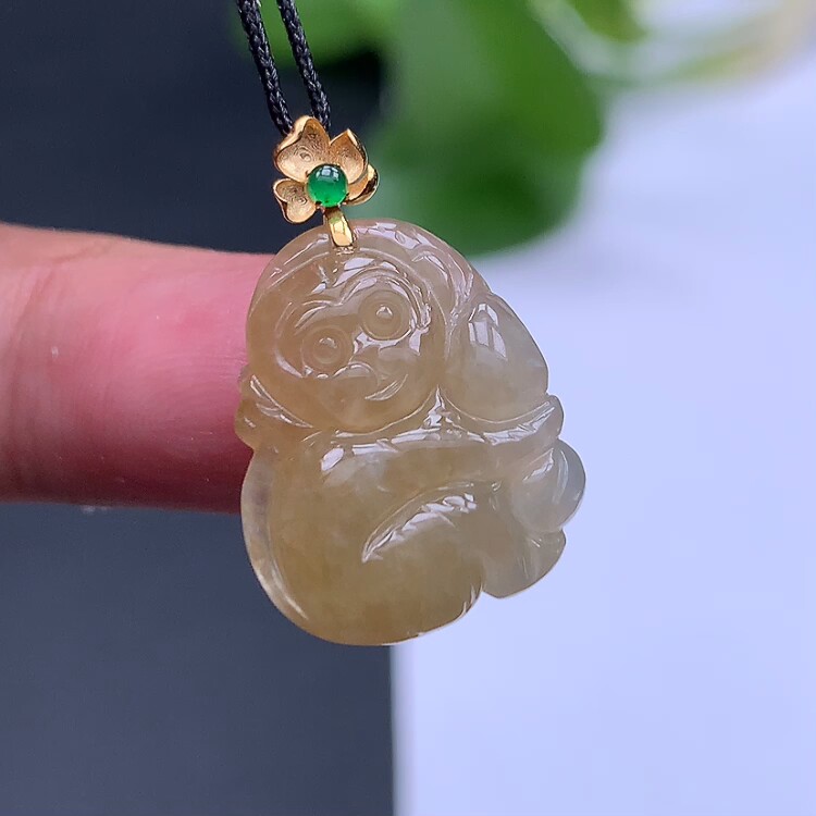 天然缅甸翡翠A货冰黄翡猴子抱桃缅甸翡翠