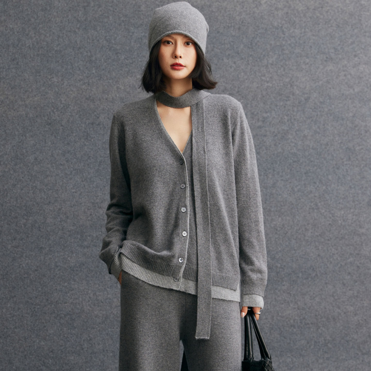 设计感假两件V领山羊绒开衫外套