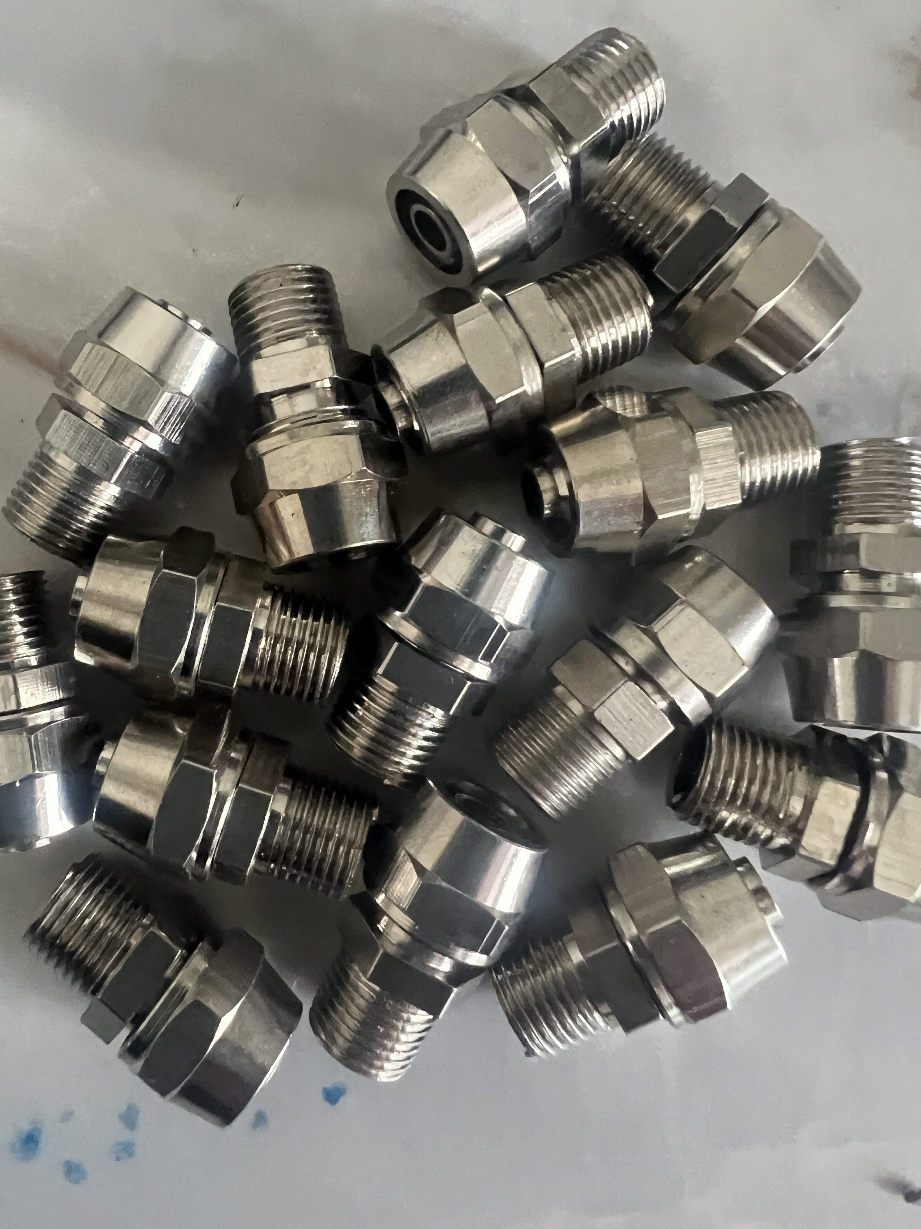 气动快拧接头PC4-01铜镀镍气管快速螺纹直通锁母1分（1/8）-￠4管