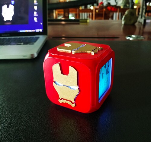 爆款超级英雄钢铁侠创意3D立体小闹钟LED小夜灯电子钟床头钟漫威