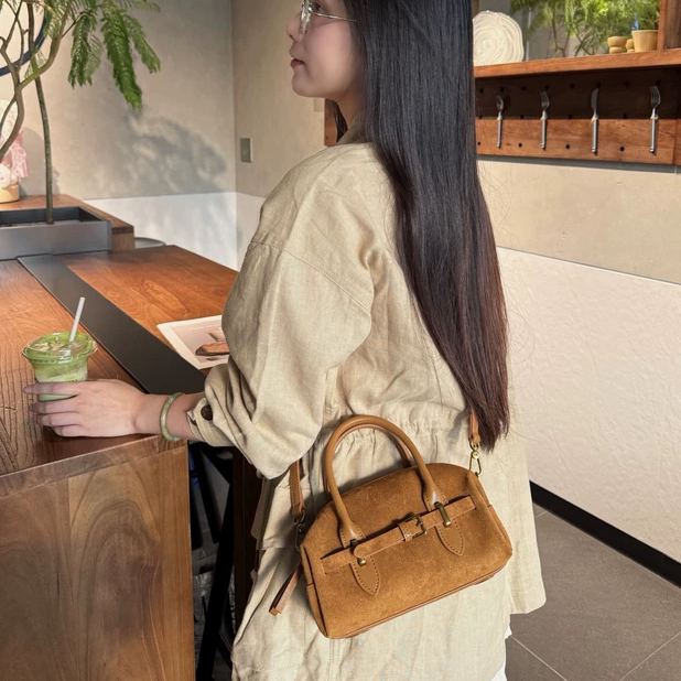 磨砂牛皮波士顿包女高级感手提小包通勤单肩斜挎复古麂皮绒小拎包