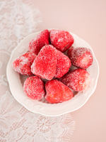 Fresh frozen strawberries, quick-frozen strawberries, 2 pounds of frozen strawberries, for commercial milk tea shops to make juice and bake milkshakes thumbnail 4