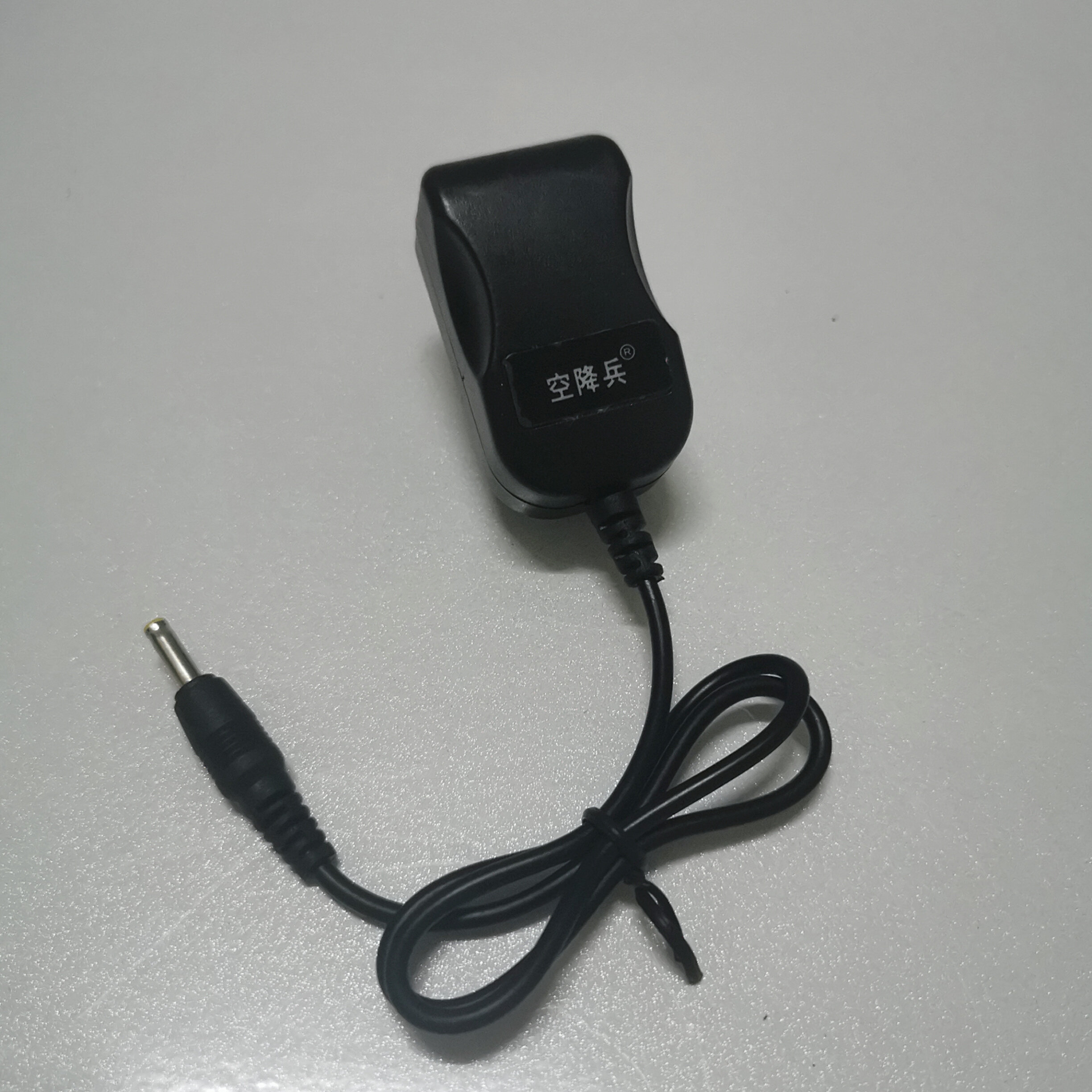 공수 군인 LIANGZHIWEI 충전기 초고휘도 손전등 전조등 4 포인트 2V 범용 500HA1000HA