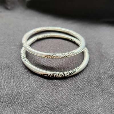 白铜镀银藏银手镯圆条实口手工雕花工艺女款镯子一对