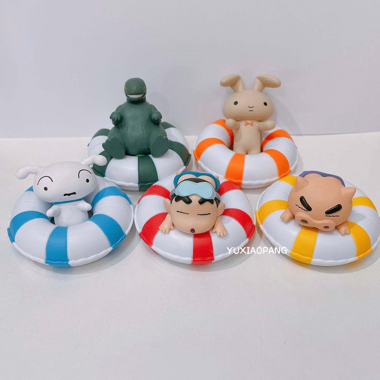 蜡笔小新漂浮泳圈游泳 日本 万代bandai正版扭蛋可爱摆件