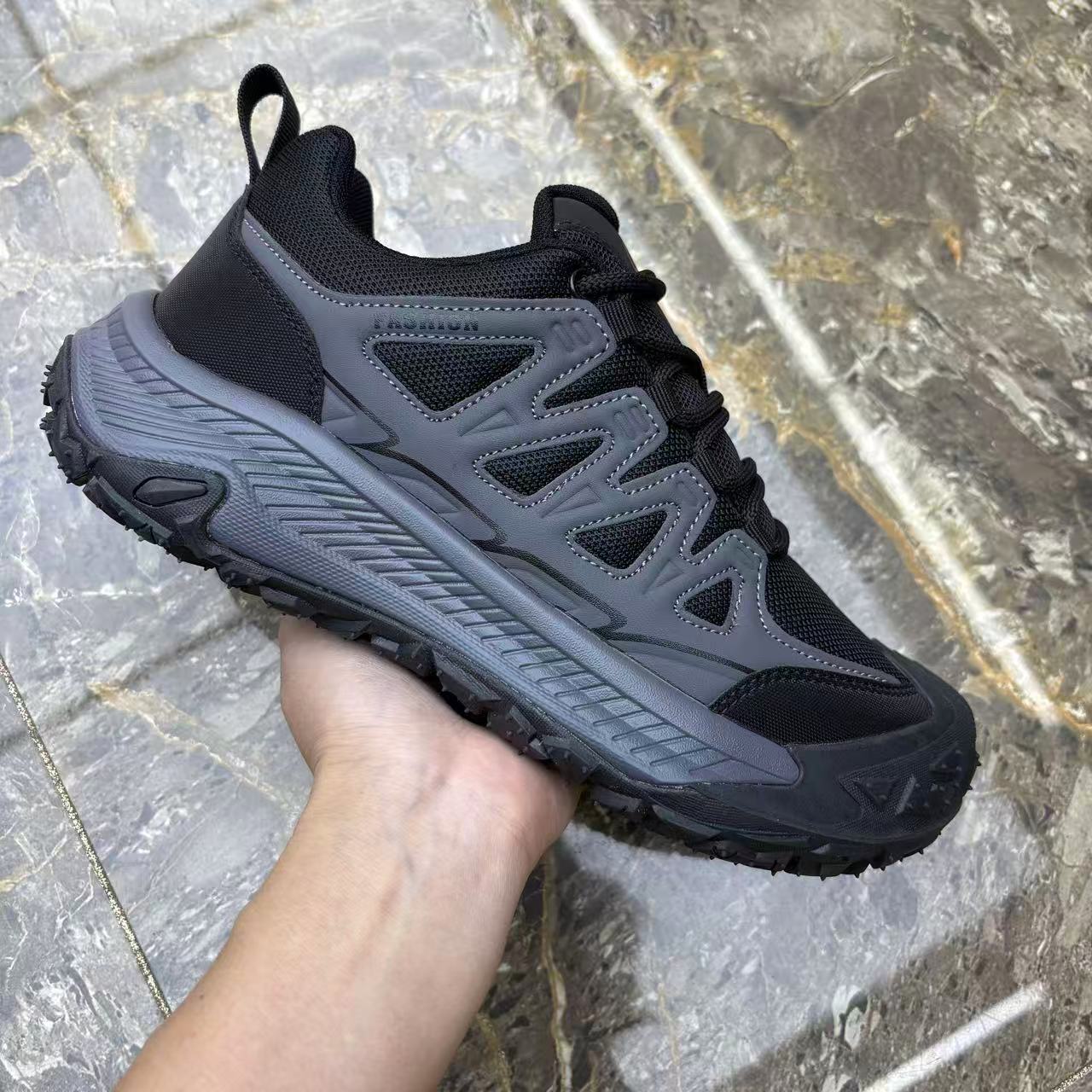 四季款厚底拼色皮网运动男鞋