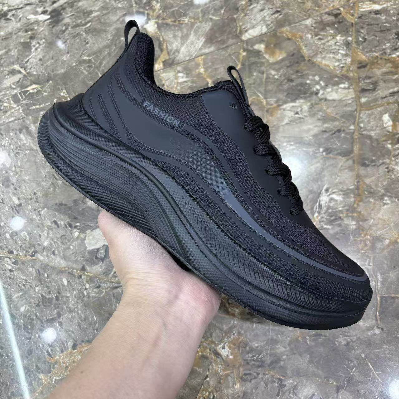 四季男鞋百搭黑色皮面运动鞋轻便舒适透气网面休闲鞋软底防滑耐磨