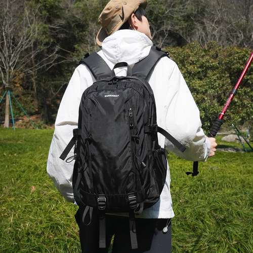 登山包男30L通勤旅行包出差电脑背包大容量徒步运动双肩包书包女