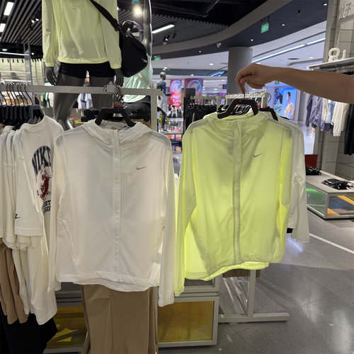 Nike耐克SWIFT女子跑步防晒衣秋季防泼水可收纳夹克外套 HQ0651