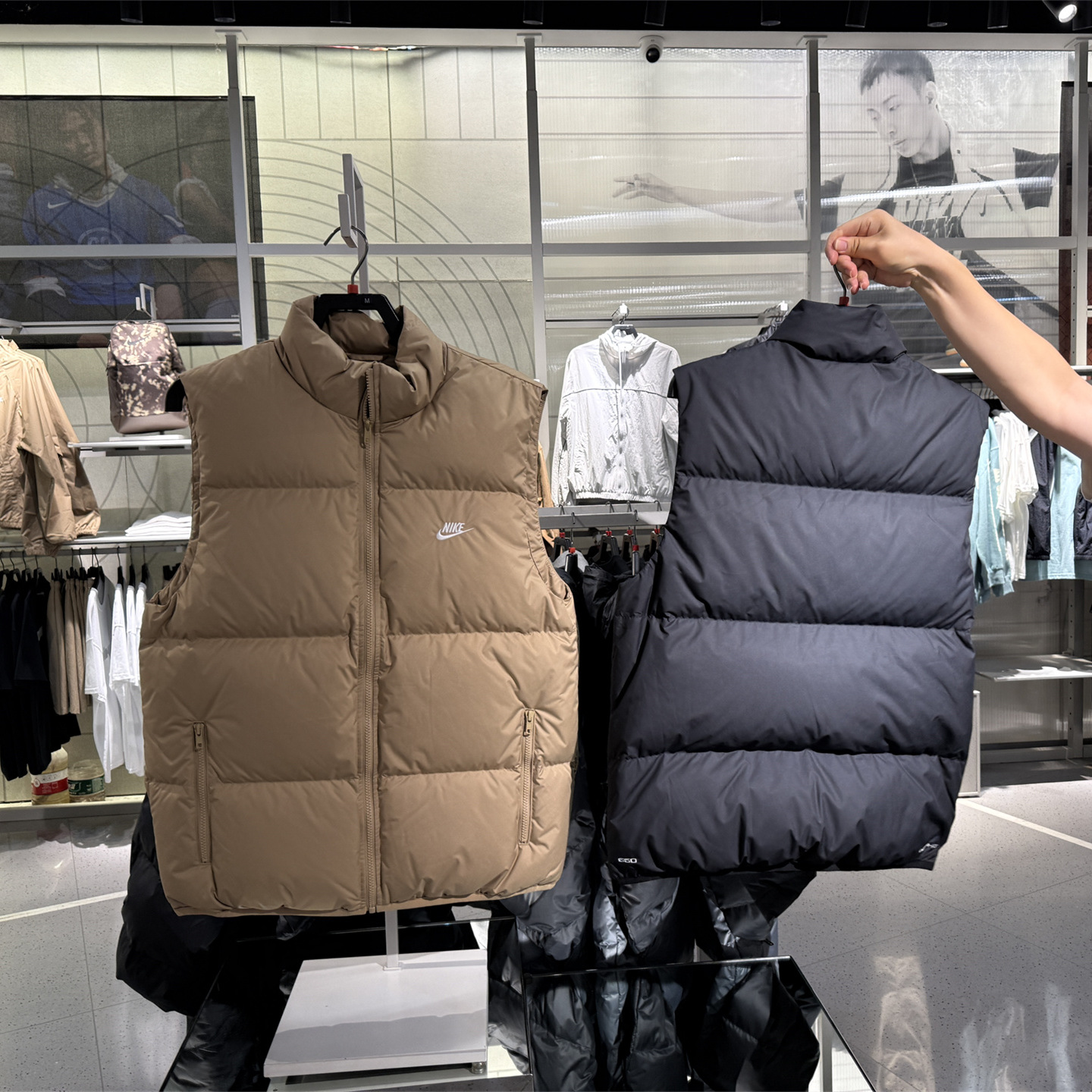 NIKE耐克男子25冬季新款保暖防泼水轻便宽松羽绒服马甲IB2978-010