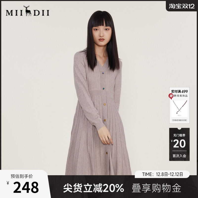 收腰设计的针织连衣裙，包容性强，显瘦年轻