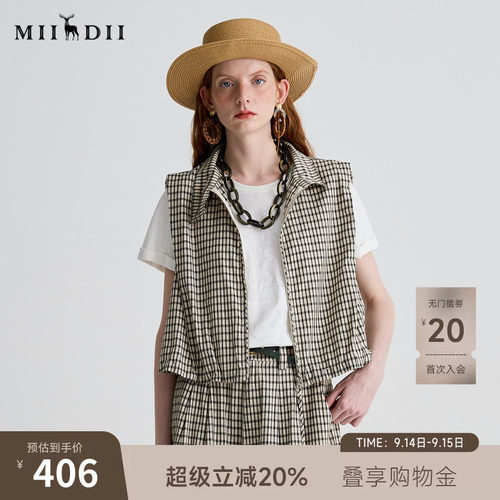 箱型立领，抽褶下摆，复古格纹，帅气知性。