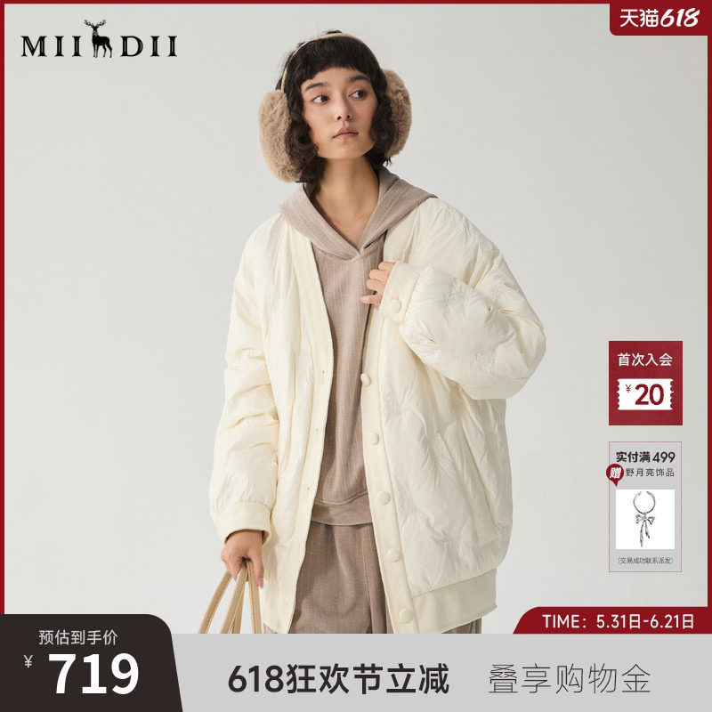 谜底白色中长款羽绒服女冬季俏皮软语V领百搭拼接鸭绒服244MY1538