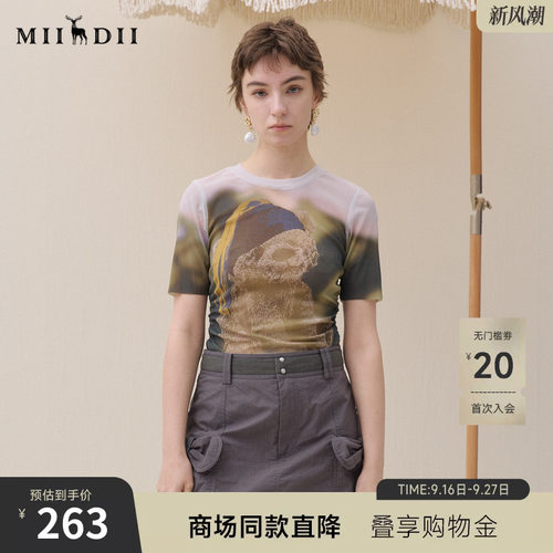 修身不紧绷，侧缝收褶显腰细，修饰小腹。