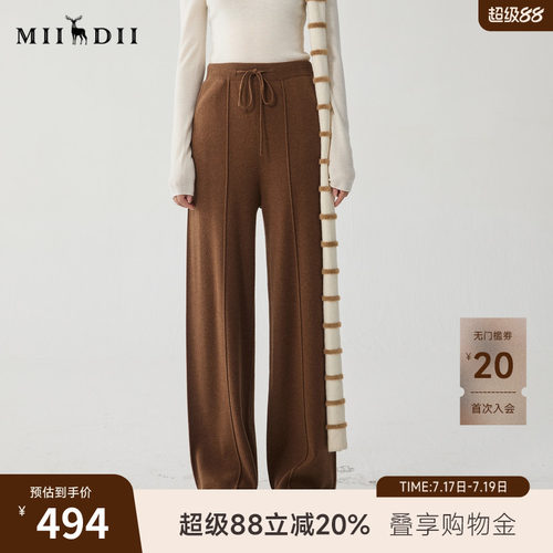 材质含羊绒羊毛材质，非常轻盈柔暖舒适