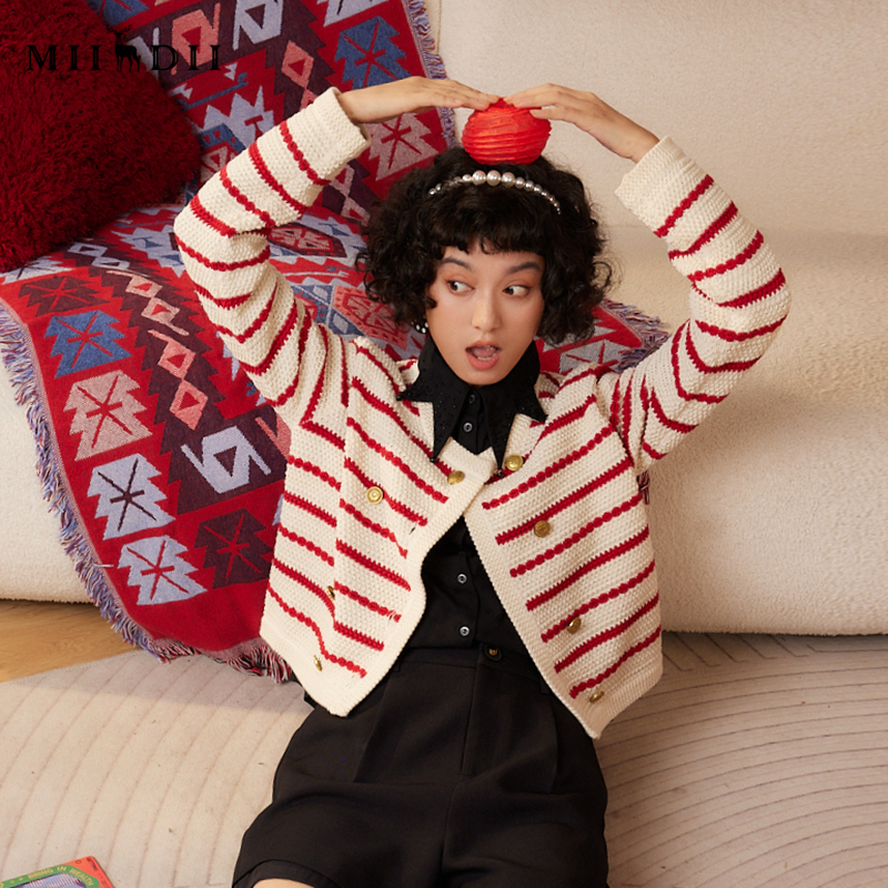 春季条纹针织衫谜底双排扣圆领