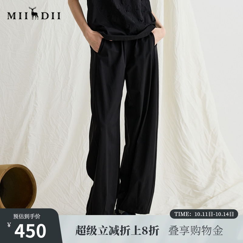 阔腿裤型，流畅线条，多场合适用。