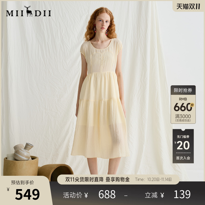 无袖复古设计，修饰肩型，凸显腰身