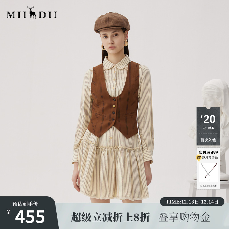 前幅绣花有趣，拼贴花边增加俏皮感