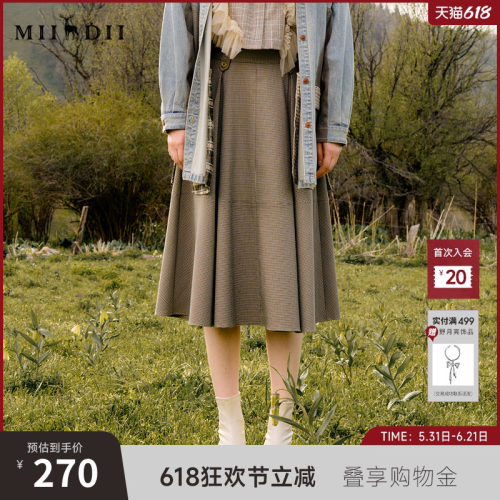 高腰设计优化比例，腰部装饰复古宽裤袢
