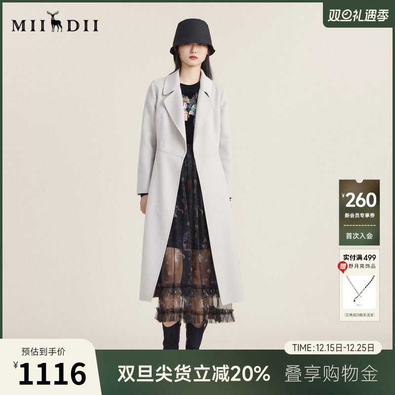 廓形收腰复古，设计简洁