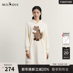 谜底连衣裙长袖 复古文艺绣花宽松中长卫衣裙234ML1489 冬新品