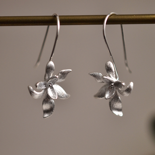 925银新中式国风大花朵造型女小众耳饰拉丝长耳钩耳环花瓣轻垂间