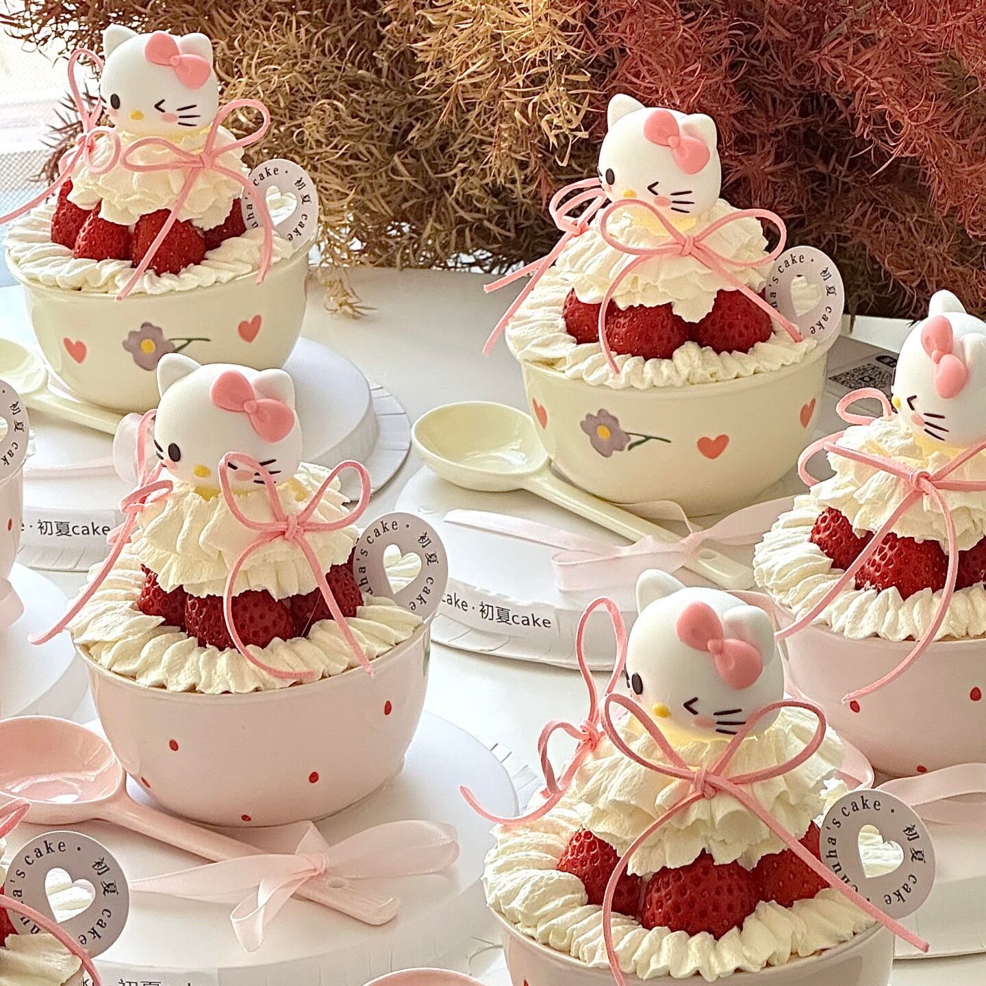 2026网红圣诞节helloKitty粉色奶油陶瓷碗蛋糕装饰kt猫甜品草莓碗