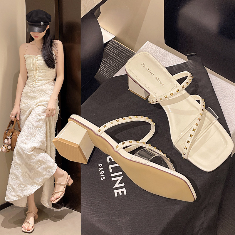 网红拖鞋女外穿2026夏季新款法式仙女风配裙子平底凉拖沙滩一字拖