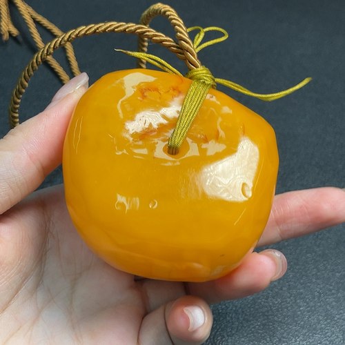 蜜蜡微瑕疵烤色大尺寸藏式大饼子墩子手把件117.5克66*46MM